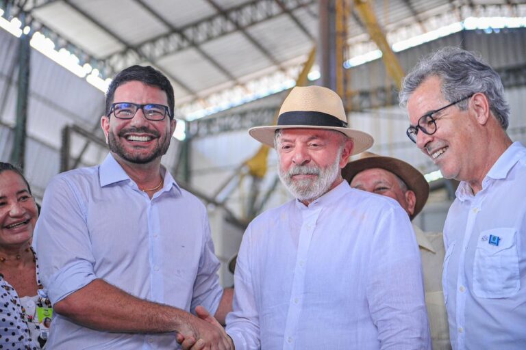“O senhor é bom, está unindo aqui esquerda e direita”, diz Gladson a Lula durante visita ao Acre