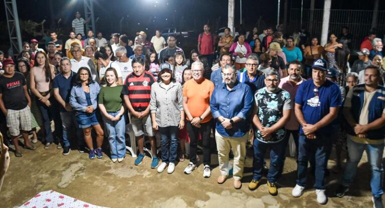 Afonso Fernandes e vice-governadora Mailza dialogam com comunidade do Quixadá sobre recuperação da estrada