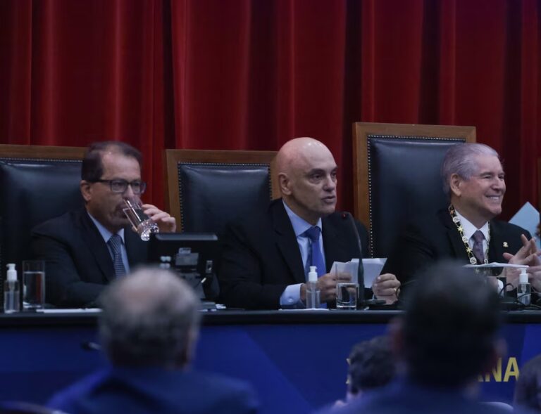 Moraes rechaça pressões, destaca independência do Judiciário e diz que Brasil deu basta ao golpismo