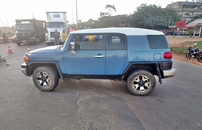 Carro oficial boliviano se envolve em acidade em Brasiléia; polícia apura caso