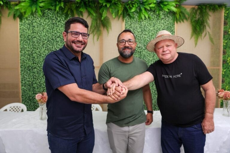 Governador Gladson Camelí prestigia terceira noite do Festival do Açaí em Feijó