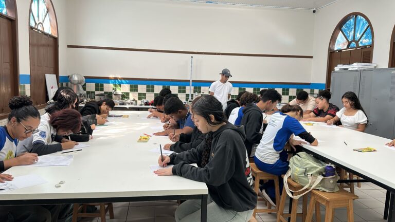 Projeto “Desenhando Sonhos” leva oficinas de artes visuais a escolas públicas de Rio Branco