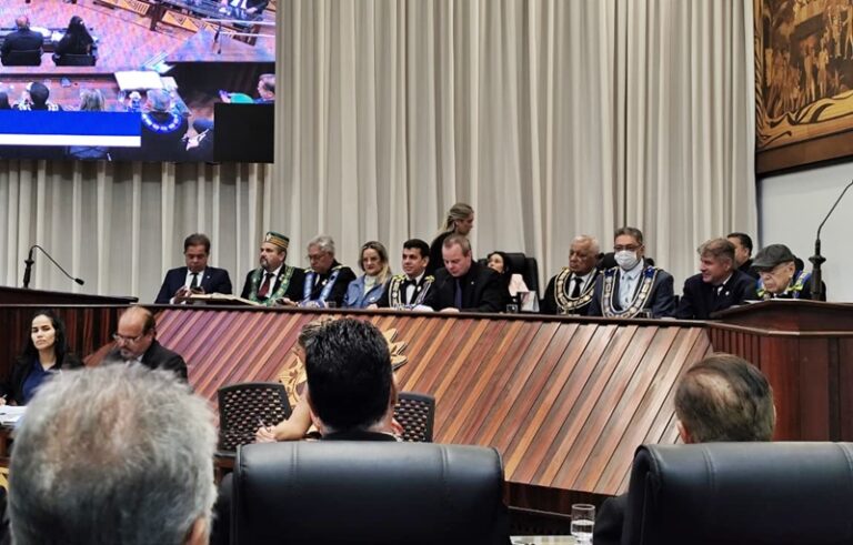 Aleac realiza sessão solene em homenagem ao Dia do Maçom