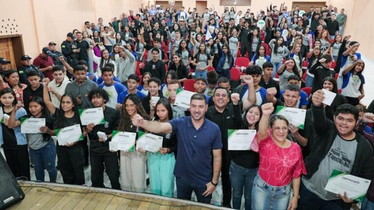 Preparando para o futuro: projeto Redação Nota 1000 chega a Sena Madureira
