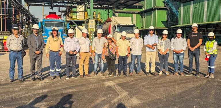 Deputado Gonzaga visita fábrica no Peru e reforça parceria comercial entre Acre e Pucallpa