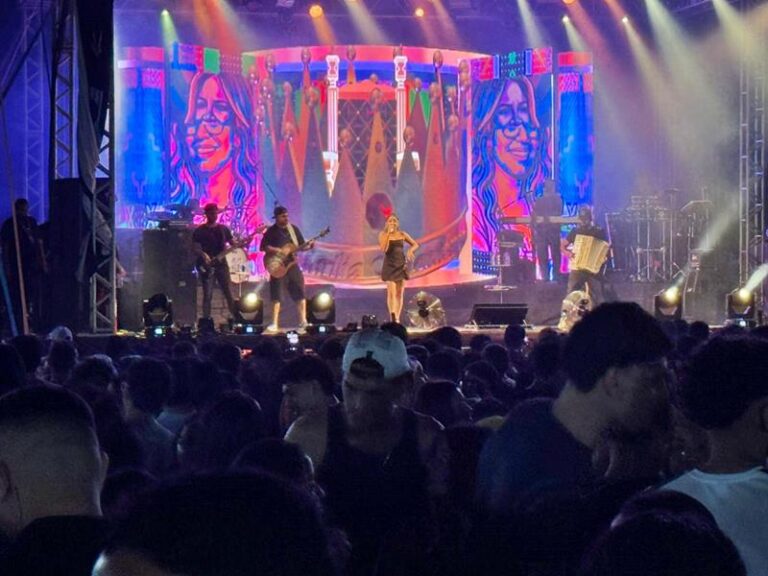 Marília Tavares arrasta multidão e faz show histórico no Festival da Farinha