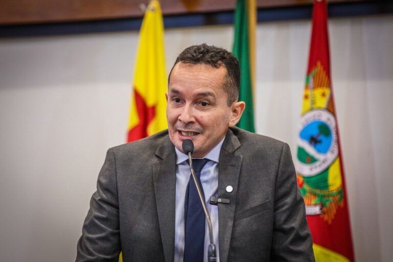 Deputado Adailton Cruz critica devolução de recursos destinados à Saúde no Acre