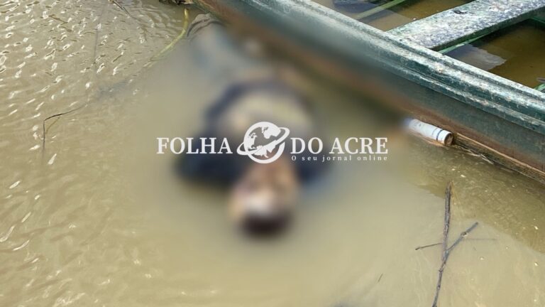 Corpo de homem com sinais de execução é encontrado ao lado de canoa dentro do Rio Acre, em Rio Branco