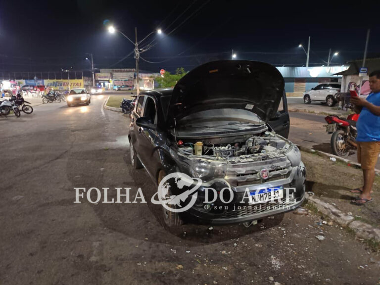 Carro pega fogo próximo de praça movimentada em Rio Branco