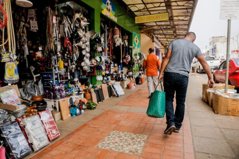 Setor de serviços recua 2% no Acre, enquanto região Norte puxa crescimento nacional