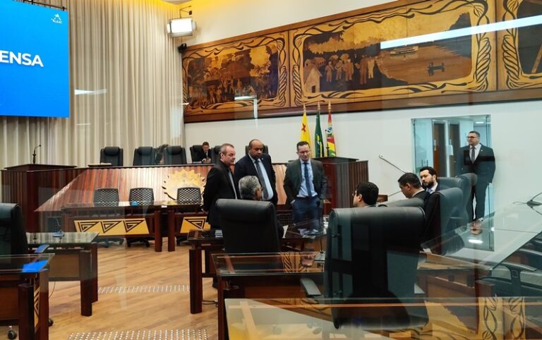 Falta de inscritos no expediente leva à suspensão de sessão na Aleac desta quarta-feira