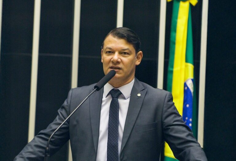 Duarte apresenta projeto para garantir medicamentos contra obesidade gratuitamente pelo SUS