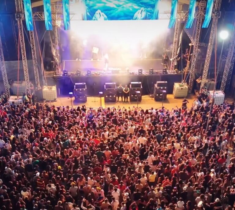 Mais de 25 mil pessoas prestigiam show de Marília Tavares no Festival da Farinha em Cruzeiro do Sul