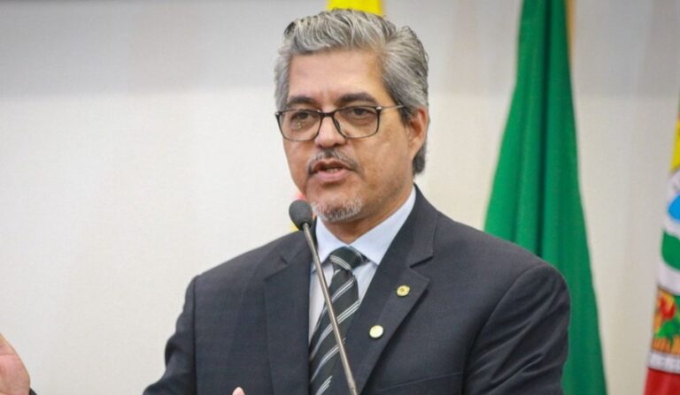 Edvaldo critica “falsos patriotas” e denuncia articulações internacionais de aliados de Bolsonaro: ‘Estão traindo a pátria’
