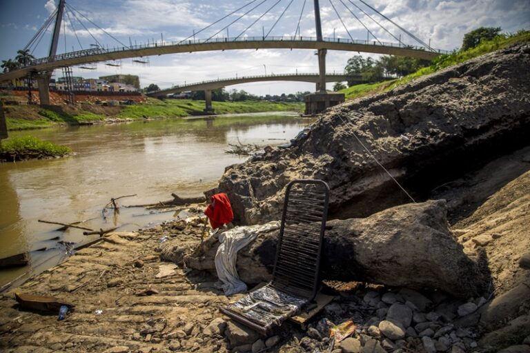 Nível do Rio Acre continua baixando em Rio Branco e marca 1,59 metro