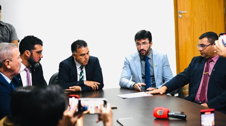 Vereadores de oposição pressionam por análise de pedido de afastamento de Clendes antes de votar Refis