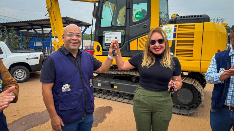 Gladson fortalece frota do Deracre e Sula celebra reforço na execução de obras