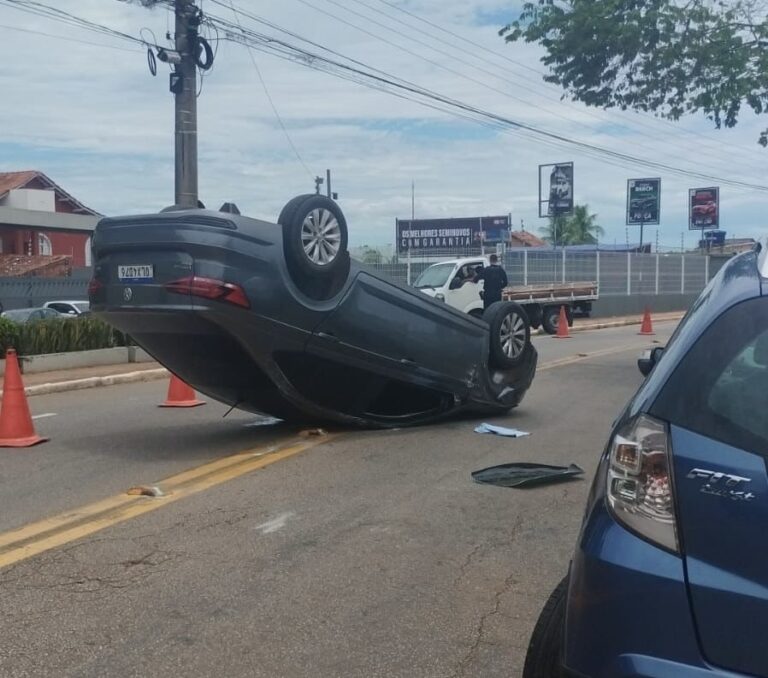 Acidente com capotamento deixa duas mulheres feridas em Rio Branco