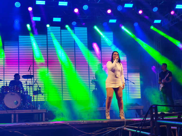 Expo Xapuri encerra em grande estilo com show de Sandra Melo