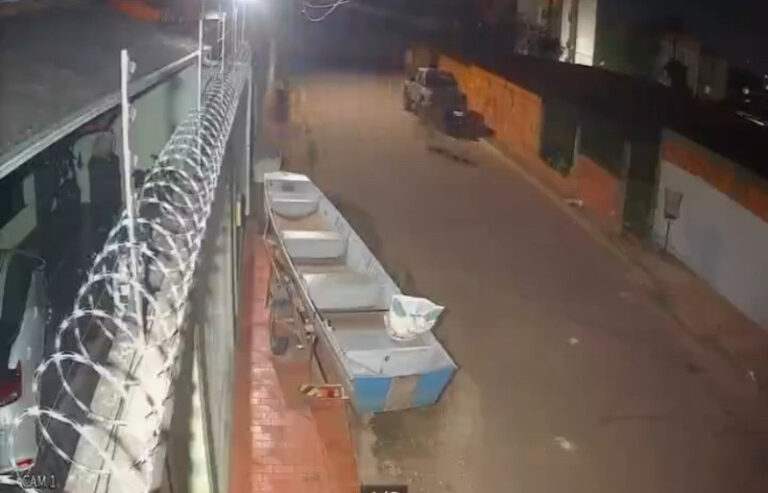 Moradora tem barco furtado da frente de casa em Rio Branco