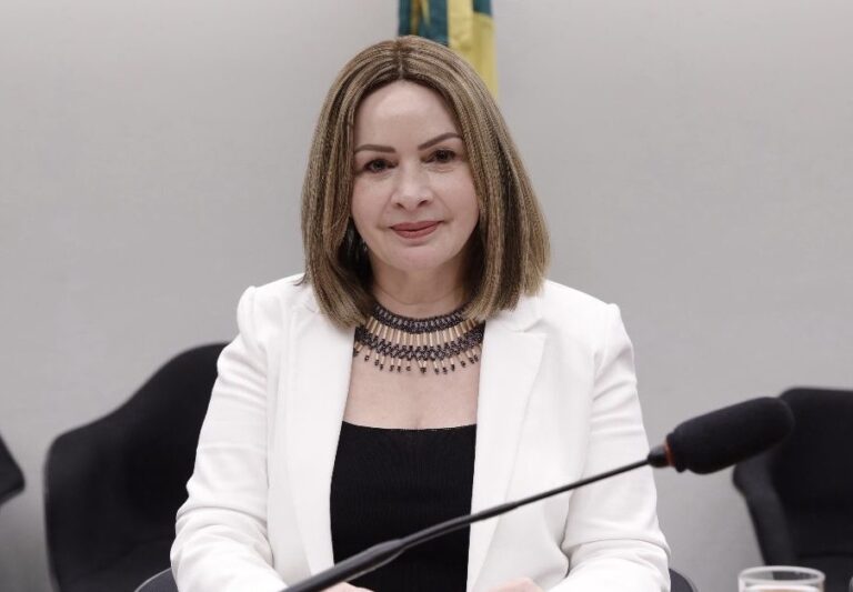 Estelionato sentimental: projeto de autoria da deputada Socorro Neri é aprovado na Comissão da Mulher