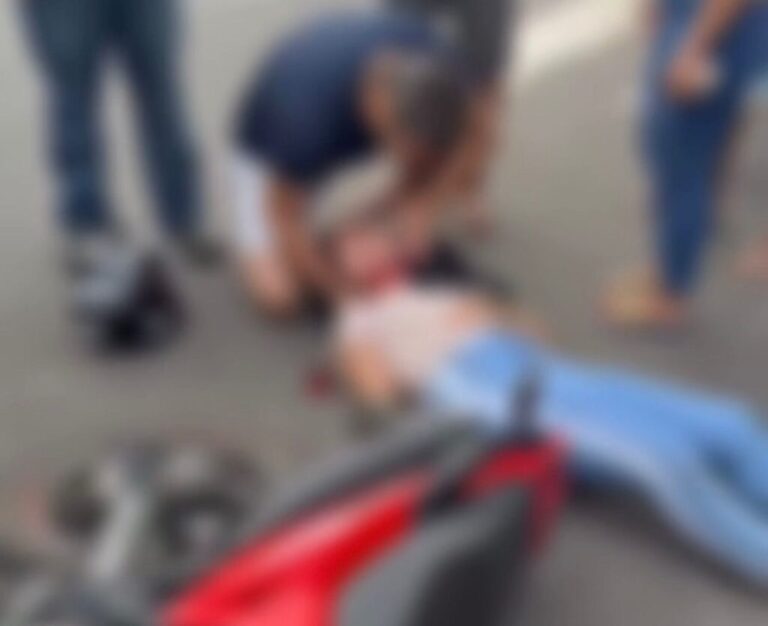 Colisão entre carro e motocicleta deixa duas pessoas feridas em Cruzeiro do Sul