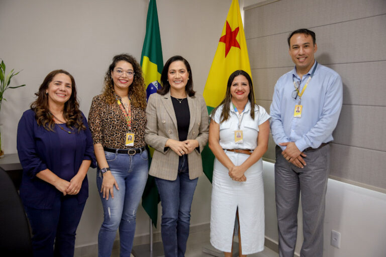 Em reunião com os Correios no Acre, Mailza discute ampliação de parcerias sociais