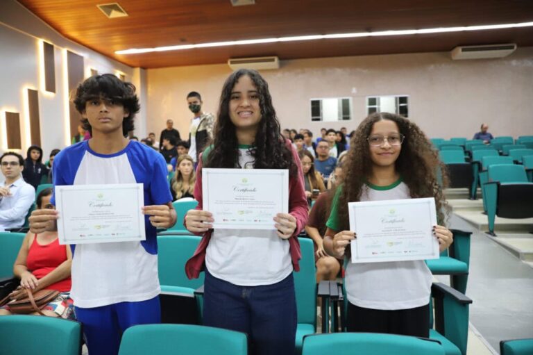 Estudantes acreanos são premiados em concurso de redação sobre violência doméstica