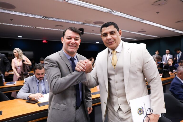 Comissão aprova relatório de Duarte sobre anistia e revisão de multas ambientais no Acre