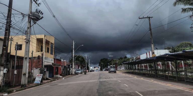 Acre tem alerta para chuvas com temporal e ventos de até 60 km/h
