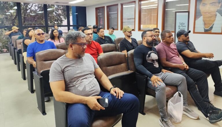 Policiais penais provisórios protestam contra risco de demissão e alegam estar à mercê das facções