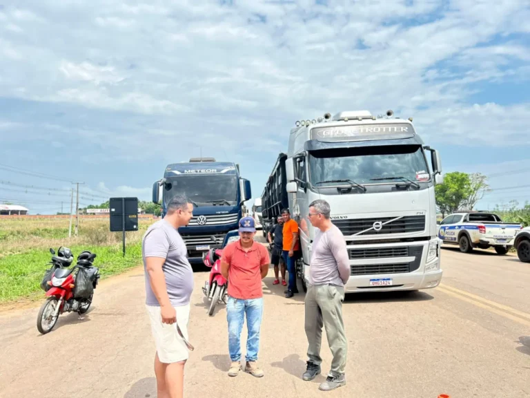 Manifestantes liberam tráfego na BR-364 em Rio Branco após acordo com prefeitura