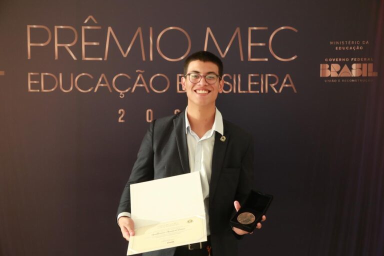 Estudante acreano Guilherme Amaral viajará a Brasília para representar o MEC em desfile cívico após premiação do Enem