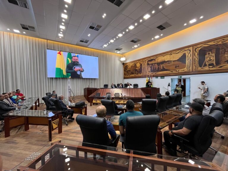 Policiais penais provisórios alertam para risco de demissão e recebem apoio de deputados na Aleac