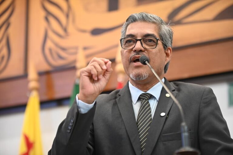 Edvaldo relata estudo que mostra que Governo do Acre priorizou contratações temporárias ao invés de efetivas