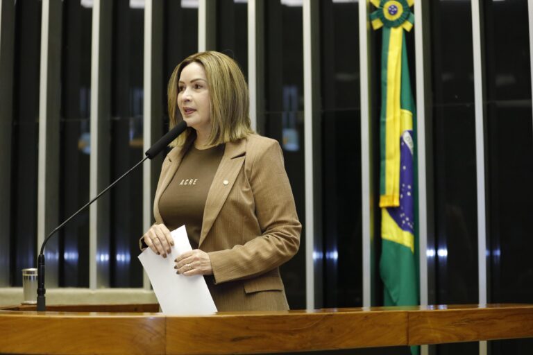 Única deputada do Acre a votar contra afrouxamentos na Lei da Ficha Limpa, Socorro Neri reafirma defesa da ética e do combate à corrupção