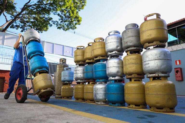 Governo federal vai dar gás de cozinha grátis para mais de 114 mil famílias no Acre