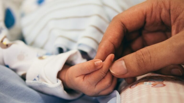 Acre lança Programa Primeira Viagem para garantir transporte de mães e bebês após o parto