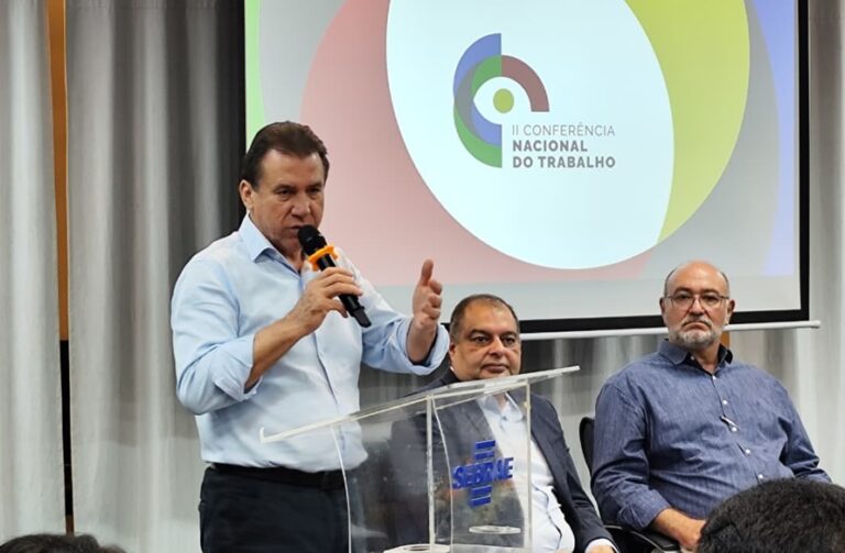 Ministro do Trabalho anuncia R$ 1 milhão para Casa do Trabalhador no Acre durante conferência
