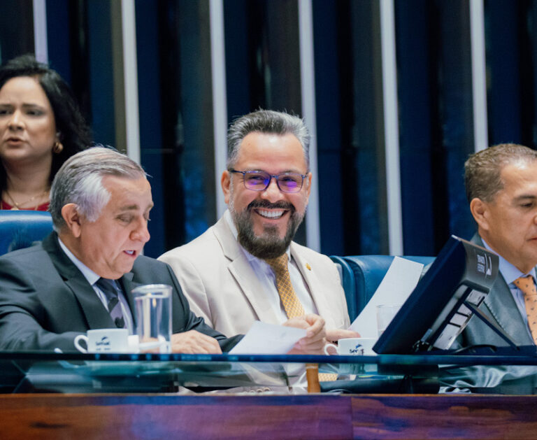 Agora é lei: Projetos de Alan Rick sobre doação de alimentos e socorro alimentar em calamidades são sancionados