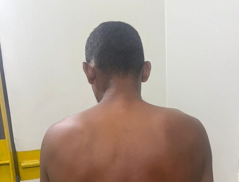 Polícia prende homem acusado de agredir e emeaçar matar esposa no Acre