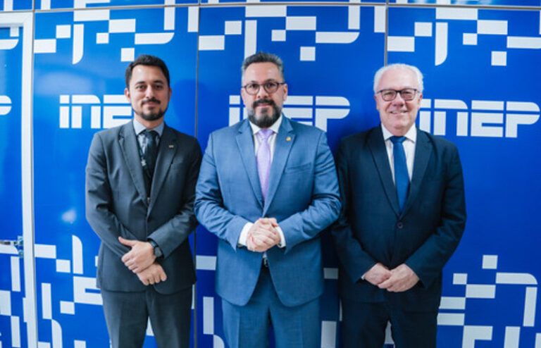 Senador Alan Rick cobra soluções do INEP para falhas na prova prática do Revalida 2025