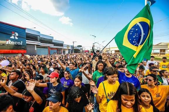 Gladson sanciona lei que oficializa Marcha para Jesus e Noite Gospel no calendário estadual