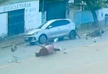 Imagens mostram momento que motociclista colide na traseira de carro estacionado em Rio Branco