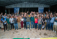 Em Acrelândia, Alan Rick puxa oração por Bolsonaro, pede fé no Acre e destaca investimentos no município