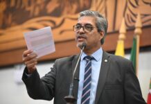 Edvaldo Magalhães denuncia que estudantes de escola no Jordão estão há mais de um ano sem aulas