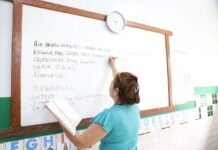 Governo do Acre convoca professores para entrega de documentos e assinatura de contrato