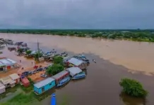 Rio Juruá continua vazando, mas segue acima da cota de transbordo; 59 famílias estão em abrigos em Cruzeiro do Sul