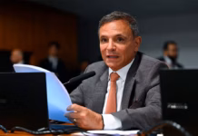 PL de Bittar que permite gravar conversas de presos com advogados é aprovado em comissão no Senado