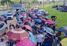 Servidores da Educação de Rio Branco protestam em frente ao TJAC e mantêm greve mesmo após decisão da Justiça